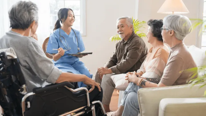 Why Social Bonds Matter: Emotional Wellness In Memory Care 3 Oct2025 Iris Mc Blog 2 Nichols Hills Pic 1